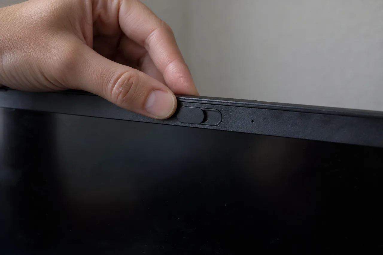 Bảo mật tài khoản — ảnh minh họa AI